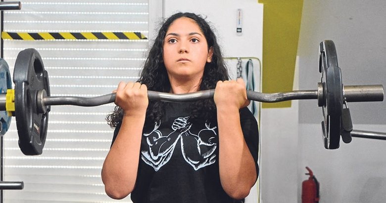 Depremzede Zehra bilek gücüyle hayata tutundu