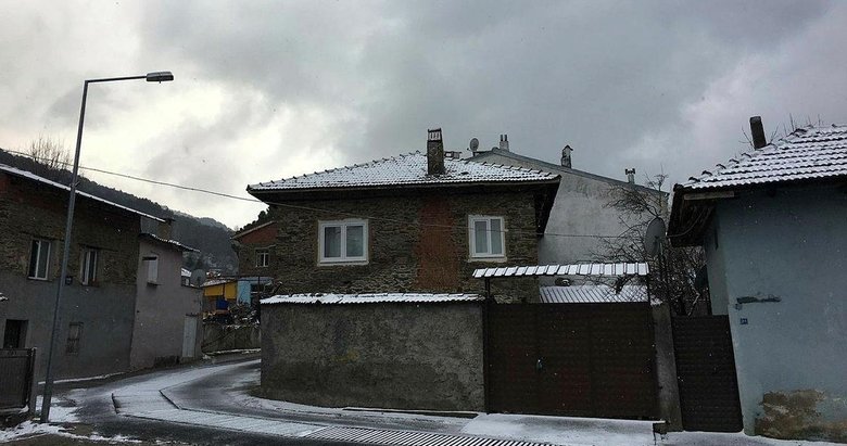 İzmir’in yüksekleri beyaza büründü! Bozdağ’da kar yağışı