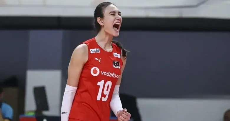 Izmir’in voleyboldaki gururu Defne Basyolcu