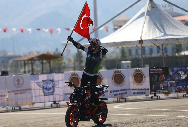 Motosiklette Avrupa Akrobasi Şampiyonası’nda Mehmetçiğe destek