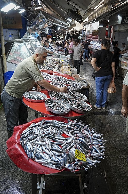 Ege’de balıkçılar sezona bereketli başladı