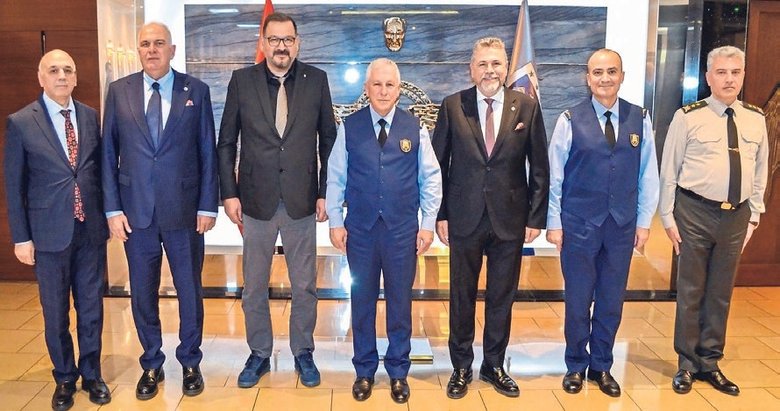 İAOSB yönetimi Hava Kuvvetleri Komutanlığı’na ziyaret gerçekleştirdi