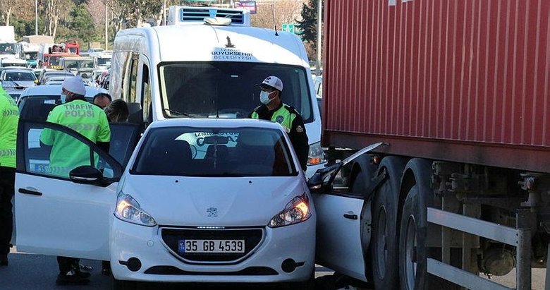 İzmir’de tırın altında kalan otomobil sürücüsü yaşamını yitirdi