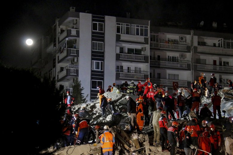 Izmir De Depremi Firsat Bilen Hirsizlar Tutuklandi