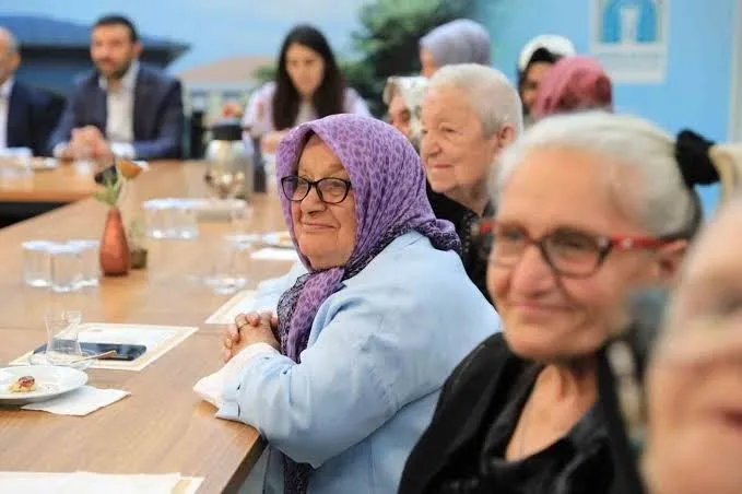 1 EKİM DÜNYA YAŞLILAR GÜNÜ MESAJLARI | ANLAMLI MESAJLAR | Sevdiklerinizin yürekleri ısınacak
