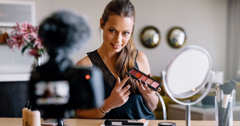 ‘Youtuber’lar da vergi ödeyecek