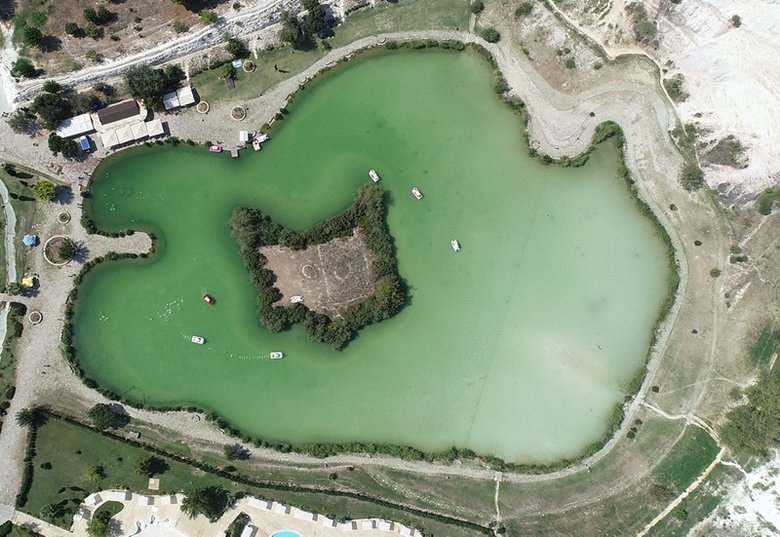 Dünyaca ünlü Pamukkale’den yaklaşık 400 kamyon çamur çıkartıldı