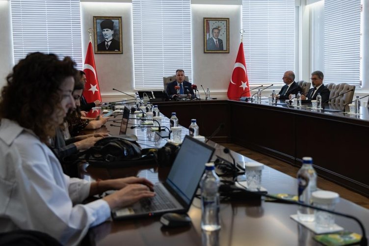 İzmir Valisi, kentteki yapı stoku ile ilgili açıklamalarda bulundu