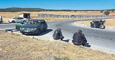 Otomobile çarpan motosikletli öldü