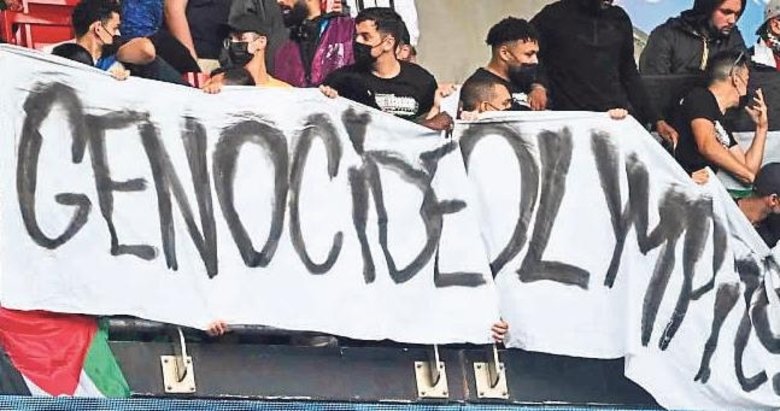 Futbol karşılaşmasında İsrail’i protesto ettiler