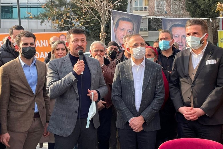 ’Buca Çevik Bir Meydanı’nın ismi değişti! AK Parti ve MHP grubunun verdiği önerge ile Demokrasi Meydanı oldu