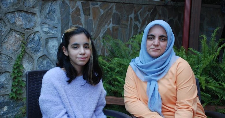 İzmir depreminde enkazdan çıkarılan anne-kız o günü anlattı