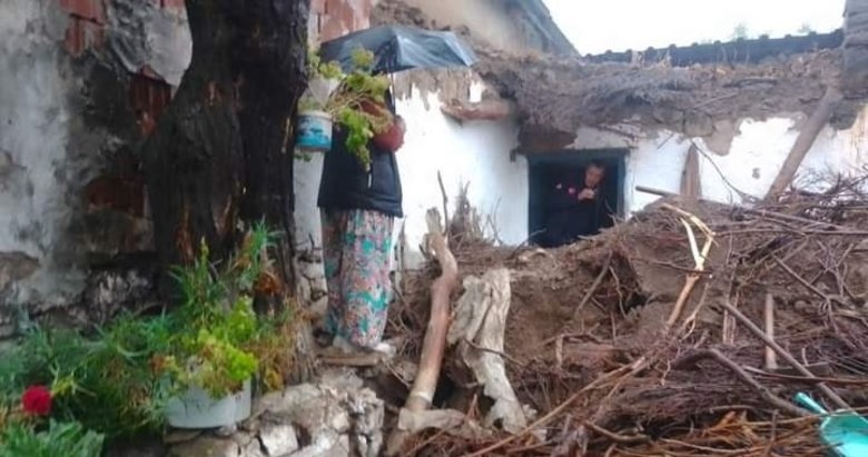Kuvvetli yağış evinin duvarını yıktı! Enkaz altında kalan kadın yaralandı