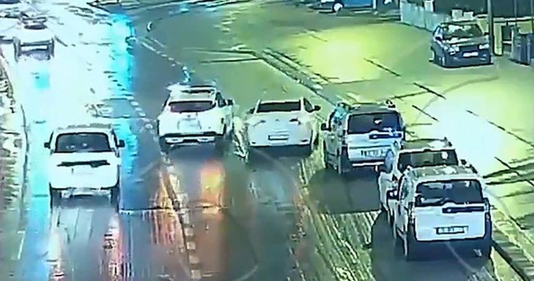 Kaldırıma çıkarak polisten kaçan aday sürücünün ehliyeti iptal edildi