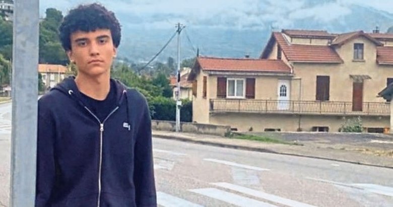 Alp son yolculuğuna gözyaşları ile uğurlandı