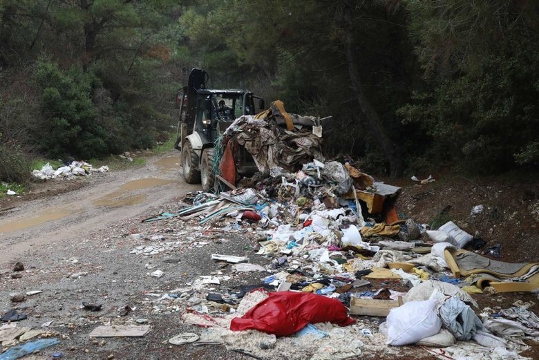 Buca’daki moloz yığınları vatandaşları çileden çıkardı! CHP’li belediye sonunda açıklama yaptı