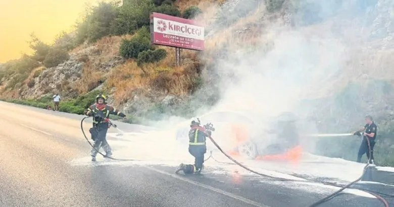8 milyon liralık elektrikli lüks araç küle döndü