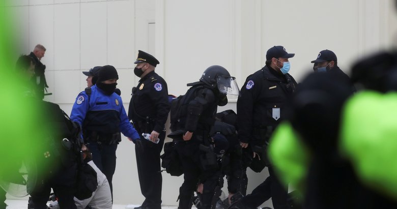 Son dakika: ABD’de seçim kaosu! Trump destekçileri Kongre binasını bastı