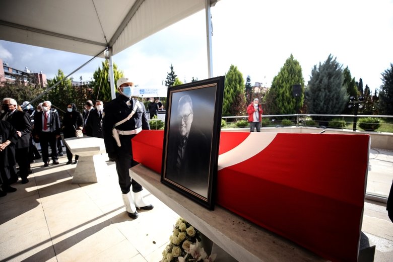 Eski başbakanlardan Mesut Yılmaz, son yolculuğuna uğurlanıyor