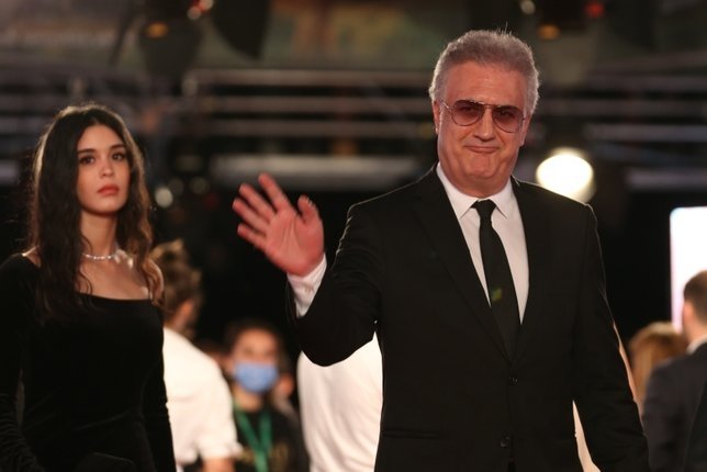 Ünlü oyuncu Tamer Karadağlı piyanist sevgilisi Iraz Yıldız’dan ayrıldı