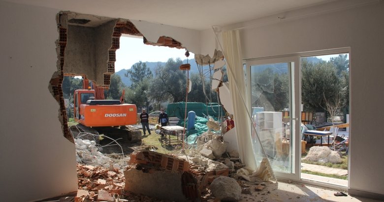 Datça’da imara aykırı binaların yıkımına devam ediliyor