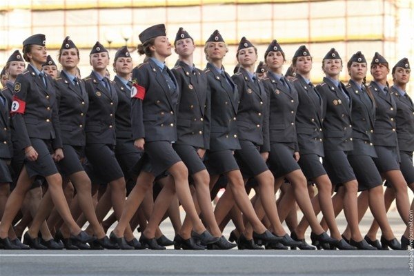 Rusya’nın fenomen kadın polisleri