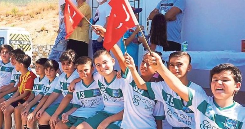 İzmir’de 10 kulüp kupada ter döktü