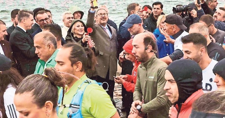 İzmir’de Birinci Balkan Dostluk Koşusu düzenlendi