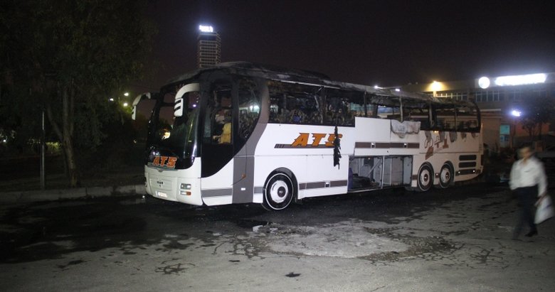 İzmir terminalinde yangın! Yolcu otobüsü alev alev yandı