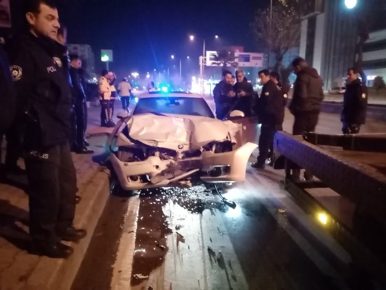 Aydın’da alkollü sürücü polis otosuna çarptı