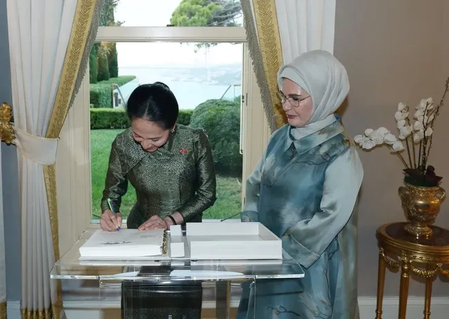 Emine Erdoğan, Kamboçya Başbakanı Manet’in eşi ile görüştü