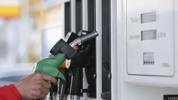 akaryakit-fiyatlari-29-eylul-sali-ne-kadar-benzin-motorin-ve-lpgye-zam-indirim-var-mi-1790658745494.png