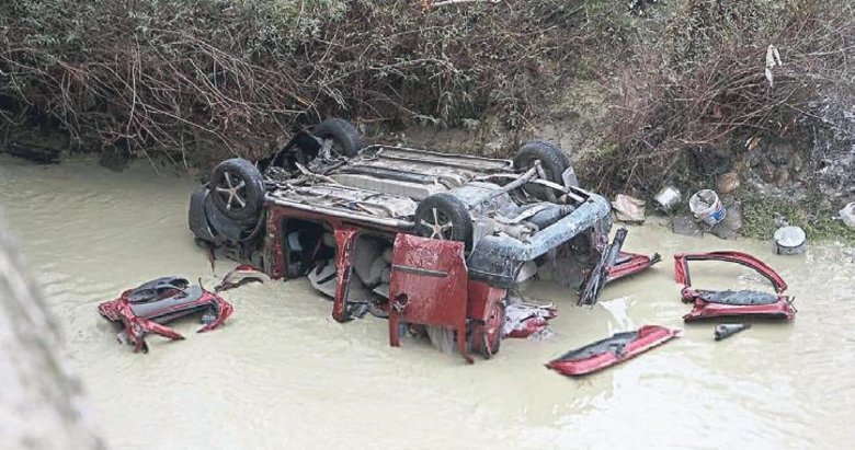 Araç Gediz Köprüsü’nden nehre düştü: 3 kişi öldü