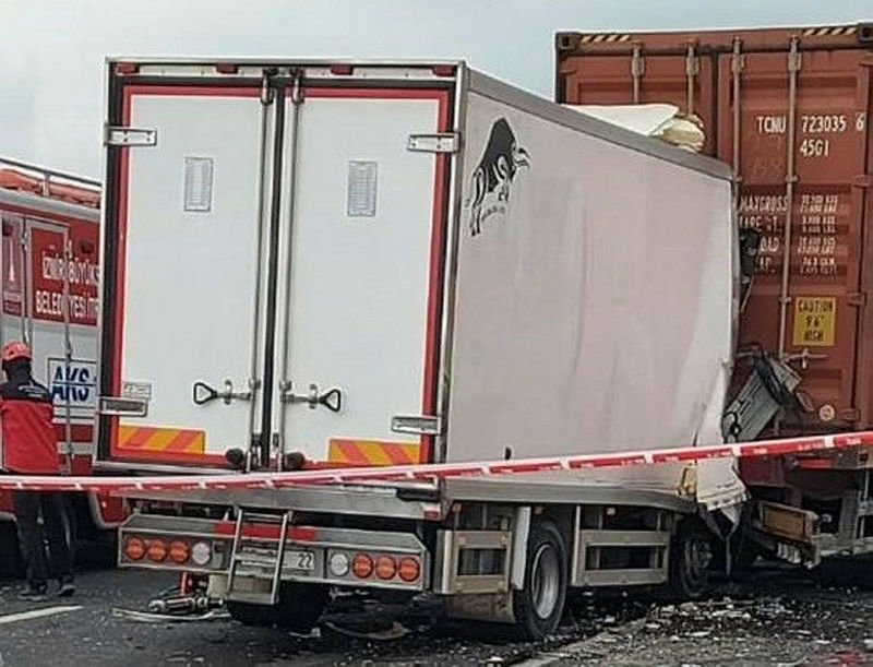 İzmir’de meydana gelen feci kaza kamerada