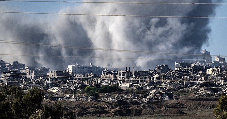 Soykırımcı İsrail, Gazze’ye karadan ve havadan bomba yağdırıyor!