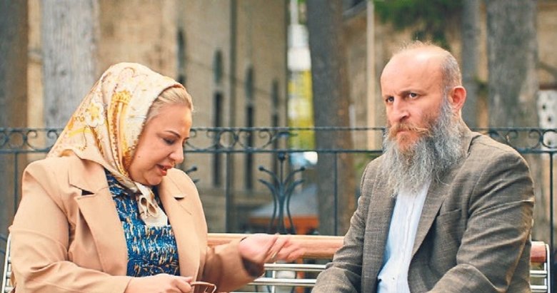 Ünlü oyuncu Altay’dan İzmirlilere davet!