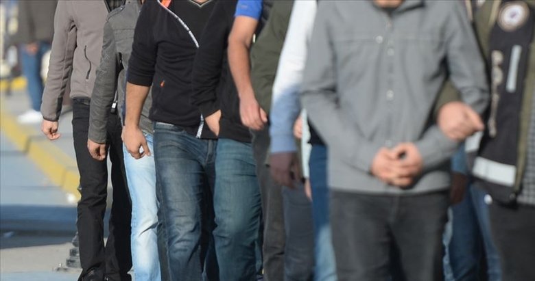 İzmir merkezli FETÖ operasyonunda 23 şüpheliye gözaltı kararı