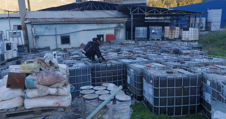 İzmir’de depoya operasyon! Binlerce litre ele geçirildi