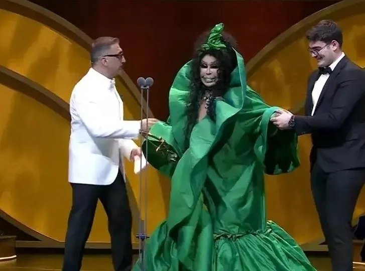 Bülent Ersoy’dan kendisini eleştirenlere Rihanna’lı yanıt