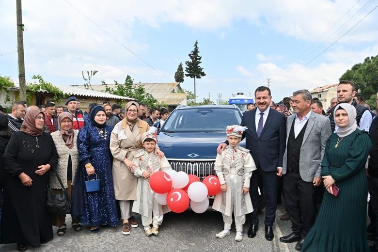 TOGG Balıkesir’de şehit çocuklarına sünnet arabası oldu