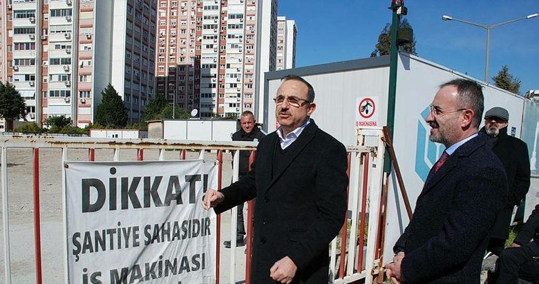 İzmir’de AK Partili Sürekli’den opera binası çıkışı: Salyangoz hızıyla dahi yol almıyor