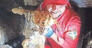 Beton zemine sıkışan köpek kurtarıldı