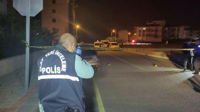 Polis kendisine bıçakla saldıran şüpheliyi bacağından vurarak durdurdu