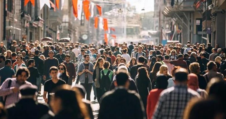 İzmir’in yüzde kaçı kadın? İlgi çeken nüfus istatistikleri