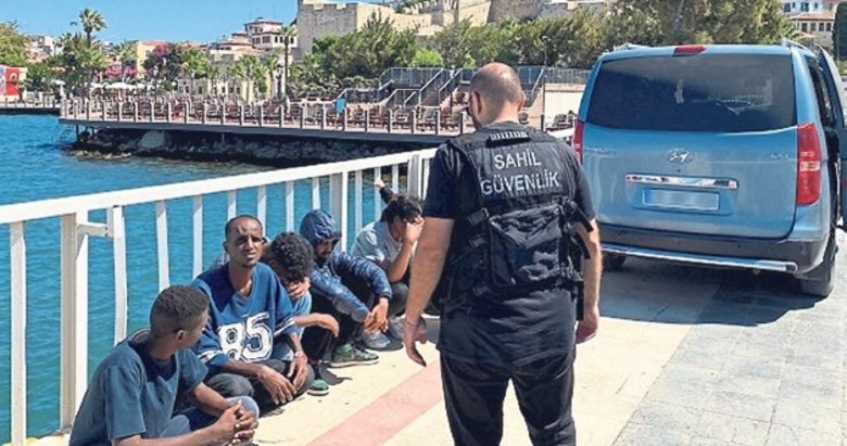 Çeşme’de 7 düzensiz göçmen yakayı ele verdi