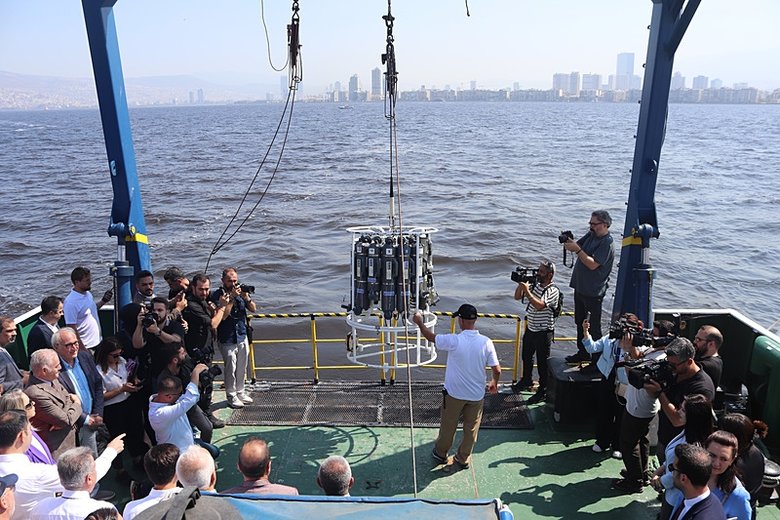 Nefes alamayan İzmir Körfezi’ni Bakanlık kurtaracak