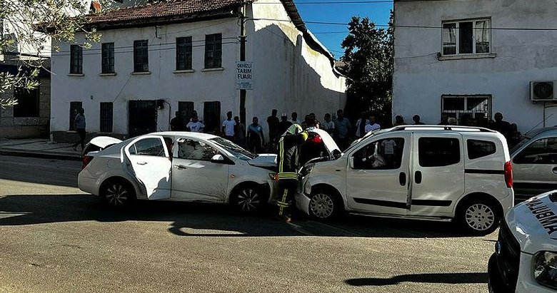 Kafa kafaya girdiler! Kazada 5 kişi yaralandı