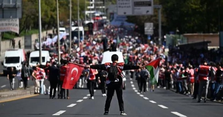 Filistin’e destek İsrail’e lanet! Soykırımın yıl dönümünde Türkiye ayakta!