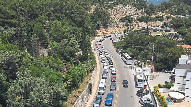 bayram-donusunde-trafik-yogunlugu-1780081142773.jpeg