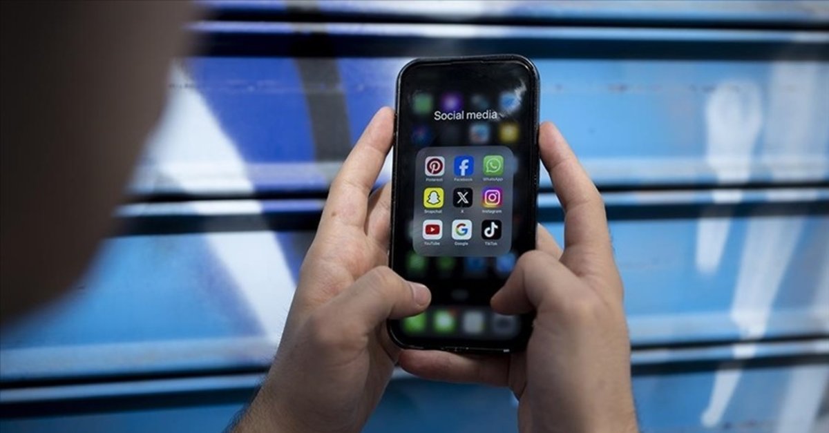 Silahsız savaş: Sosyal medya! Tehlike büyük